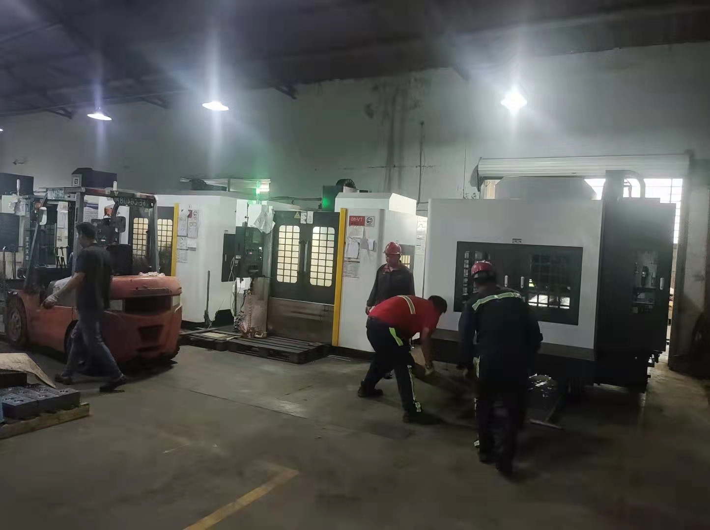 苏州工厂搬迁，整体搬家，新厂流水线就位